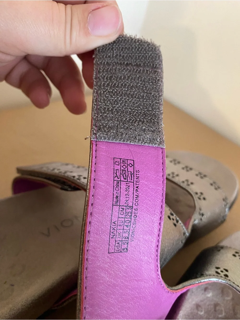 Vionic Sandals Size 8.5 Nakia, silver metallic straps, adjustable, comfort